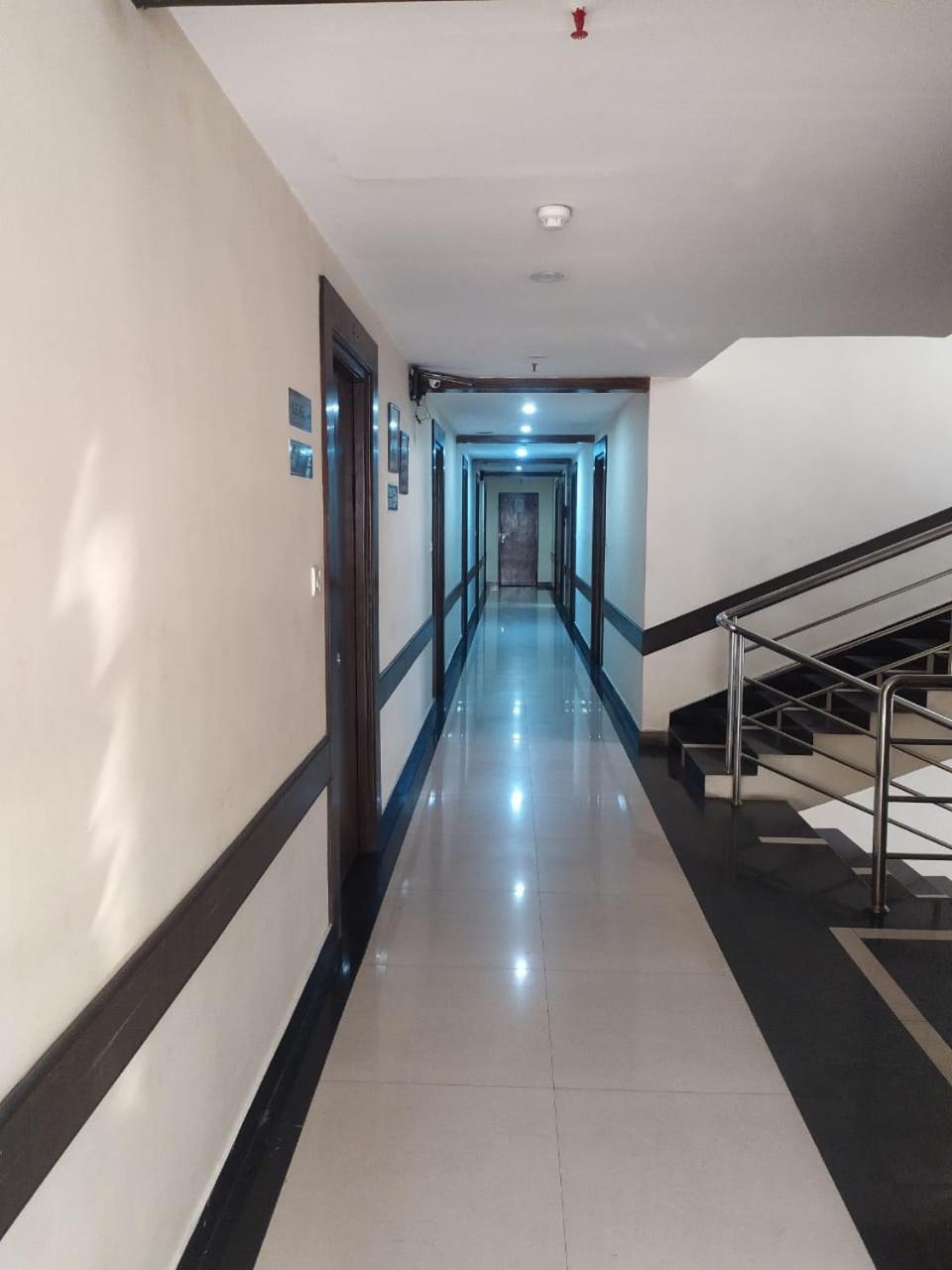 Blossom Rooms Hotel Vashishtha - Free Lunch Or Dinner- Free Breakfast Hyderabad Exterior foto