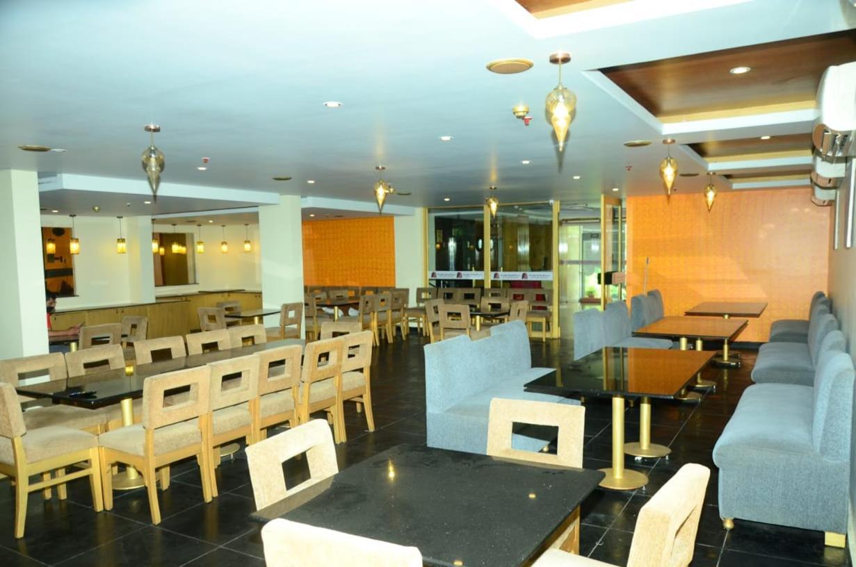 Blossom Rooms Hotel Vashishtha - Free Lunch Or Dinner- Free Breakfast Hyderabad Exterior foto